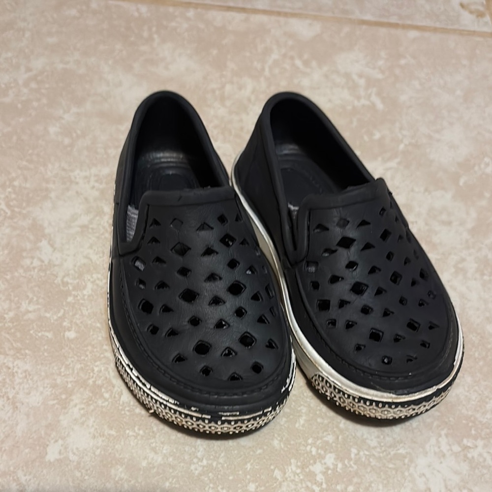 Kids Black Slip-On Sandals toddler’s Size 5-6